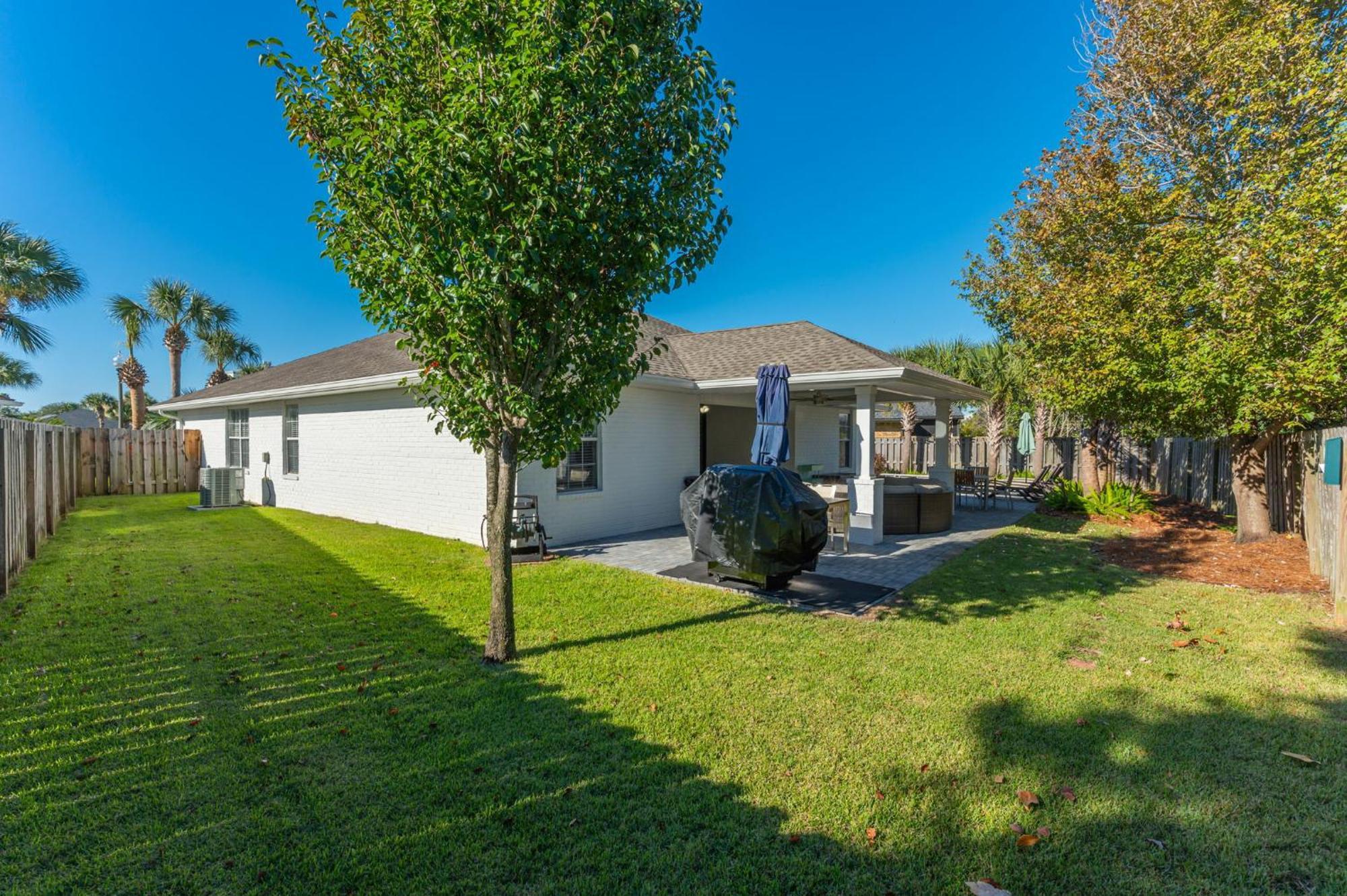 Beautiful Pet Friendly Home! Tropical Pool, Optional Golf Cart & Pool Heat, Minutes To Beach Destin Bagian luar foto