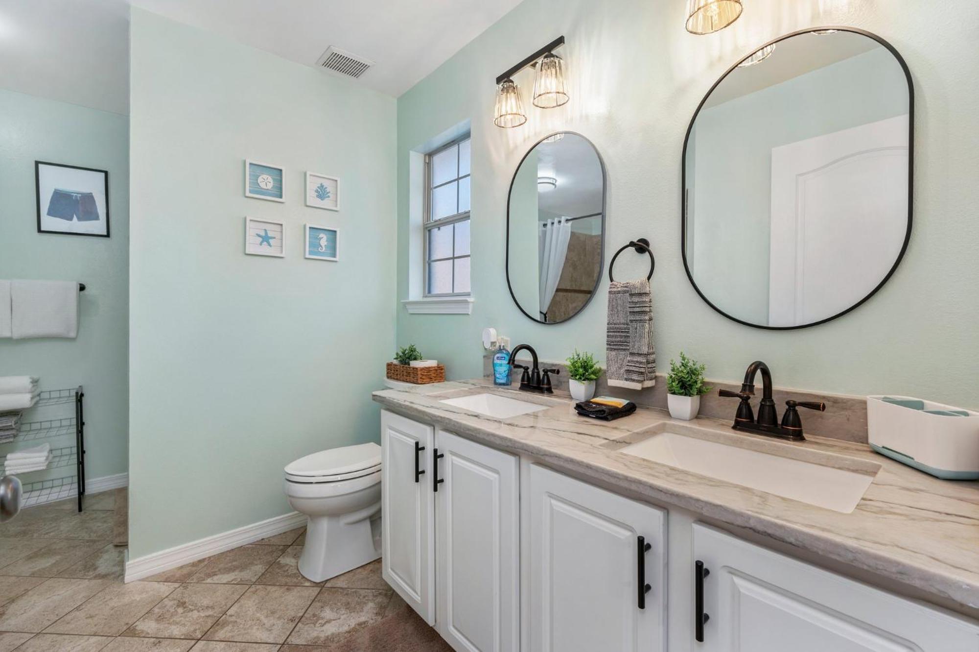 Beautiful Pet Friendly Home! Tropical Pool, Optional Golf Cart & Pool Heat, Minutes To Beach Destin Bagian luar foto