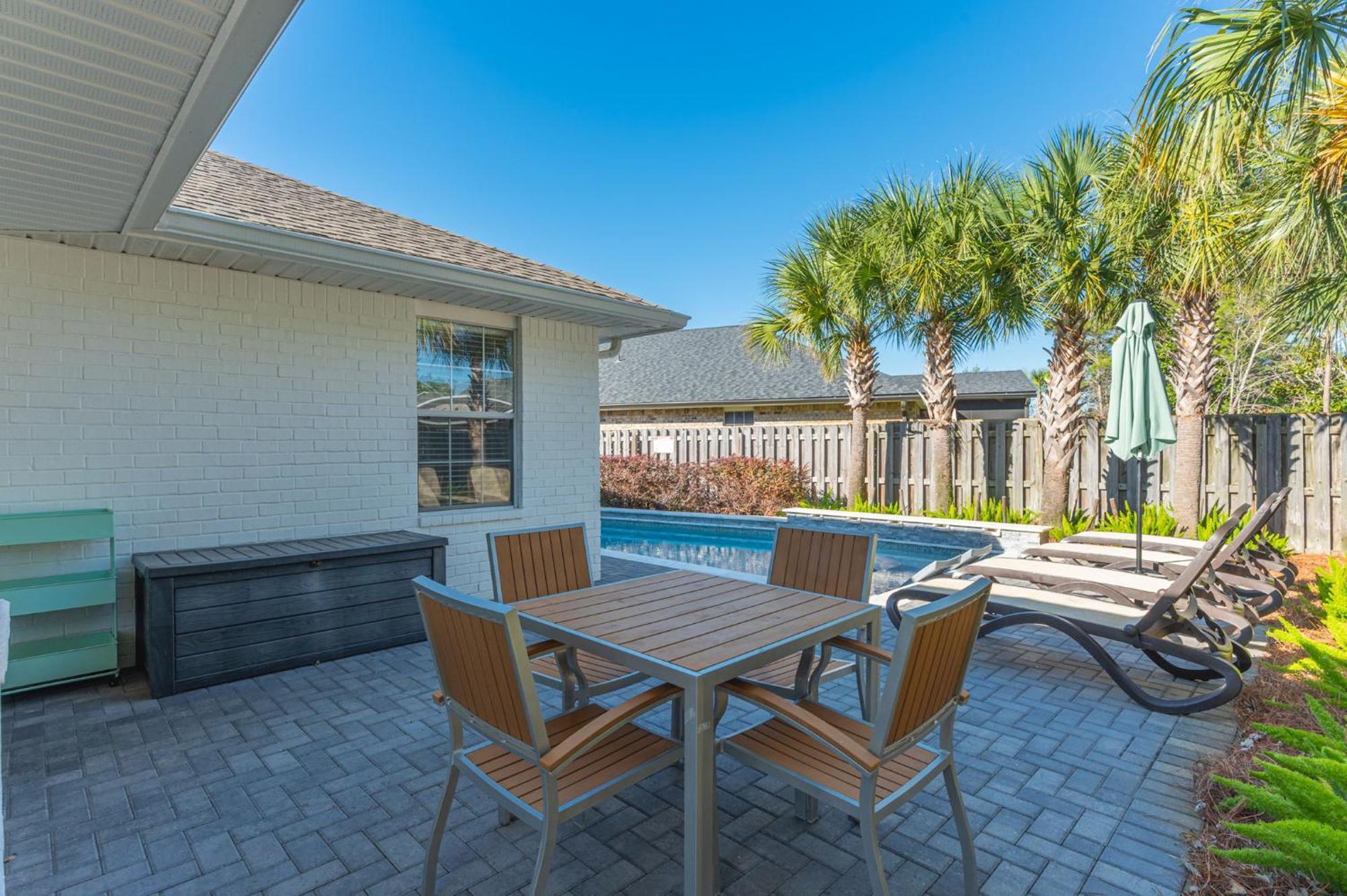 Beautiful Pet Friendly Home! Tropical Pool, Optional Golf Cart & Pool Heat, Minutes To Beach Destin Bagian luar foto